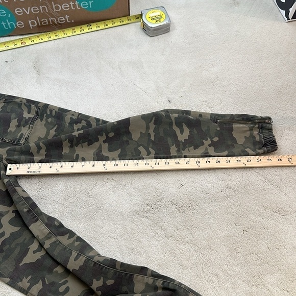 American Eagle Outfitters women’s Next Level Stretch Camo Joggers Size 2 Short - Picture 14 of 14
